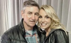 Brittany Spears with her father Jamie Spears smilling hug father daughter 